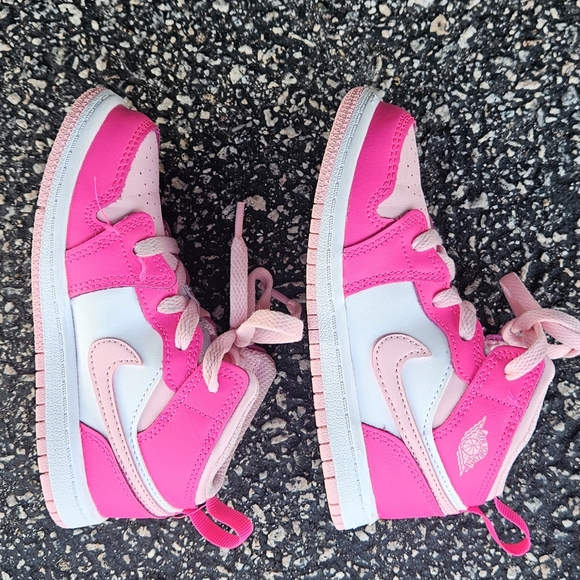 Air Jordan 1 Retro Mid Medium Soft Pink Grade School Lifestyle Shoes - Picture 11 of 16